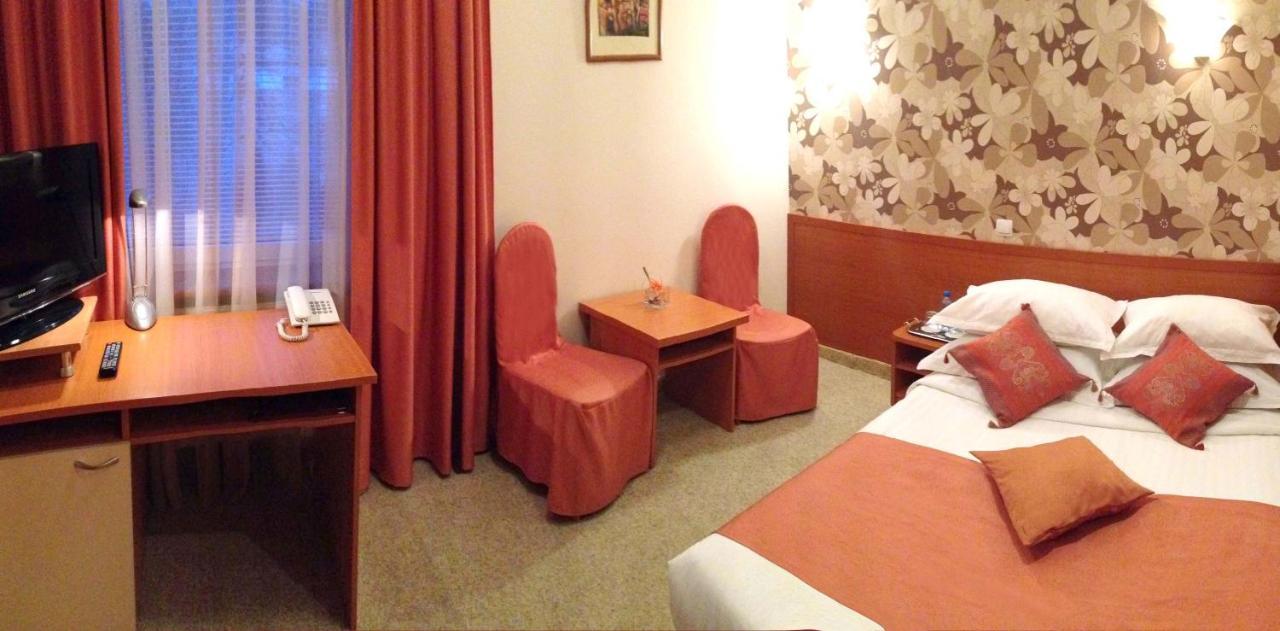 Economy Room In Hotel Eney Lviv Exterior photo