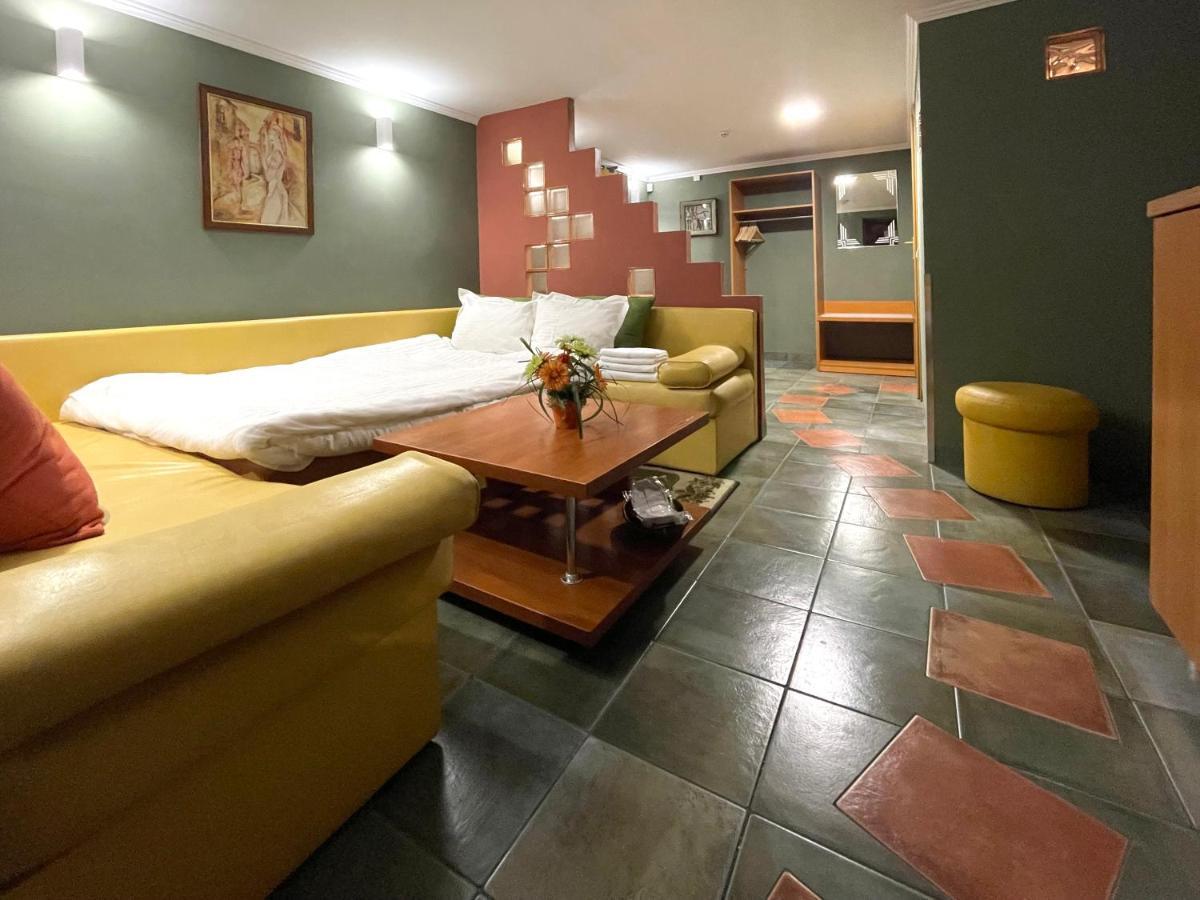 Economy Room In Hotel Eney Lviv Exterior photo